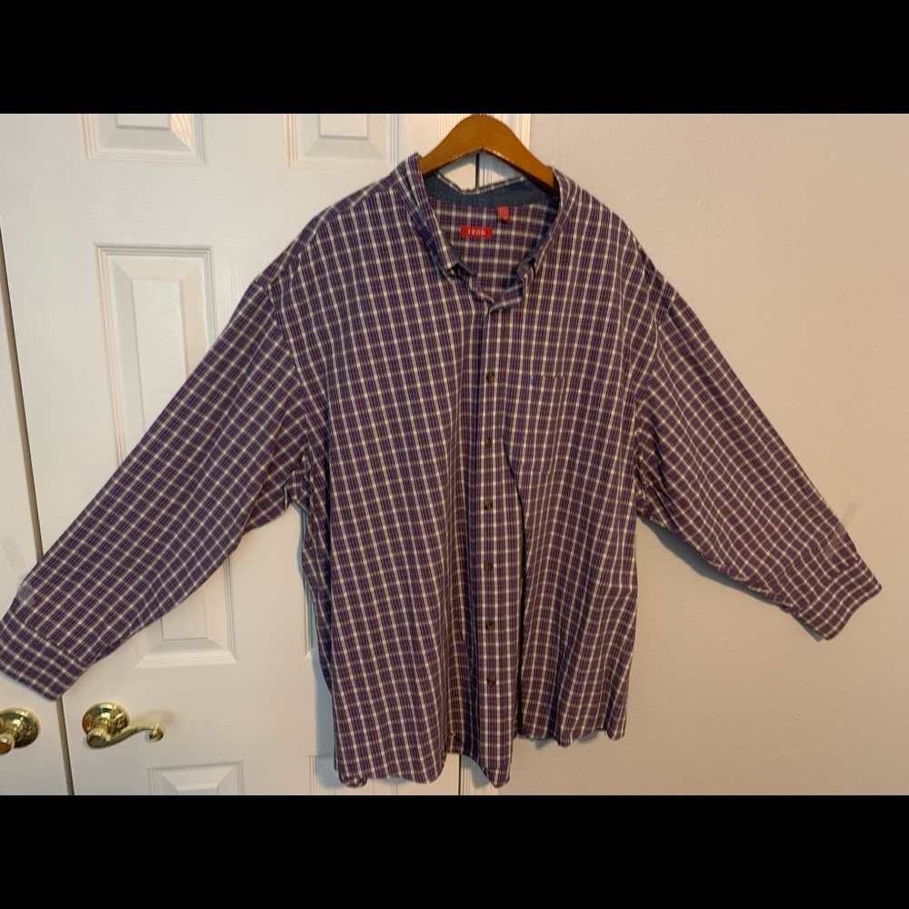 Men’s Izod dress shirt. Red, White and Blue